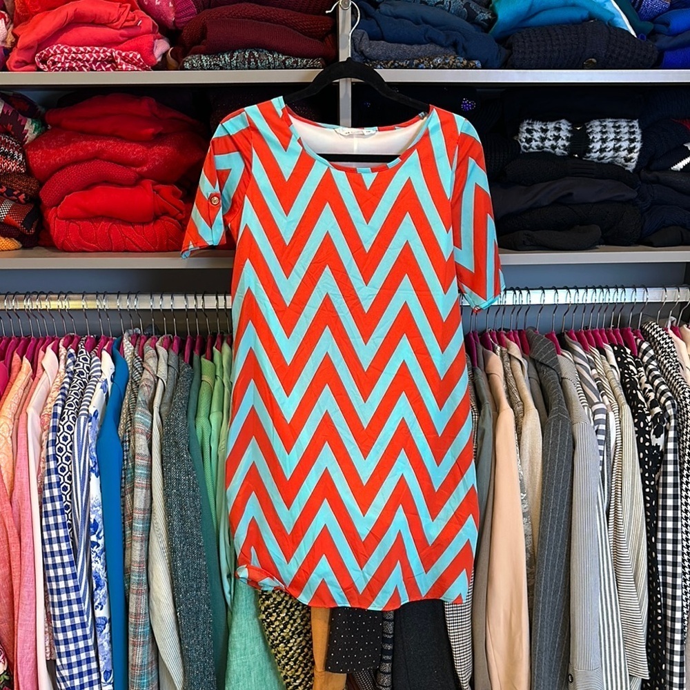 Peach Love Cream turquoise/red orange chevron print short sleeve dress size S